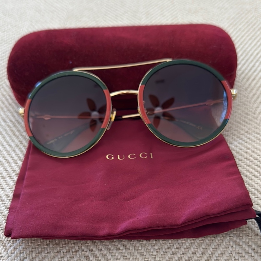 Like New Authentic Gucci Round Sunglasses. Red, Green w/ gold hardware